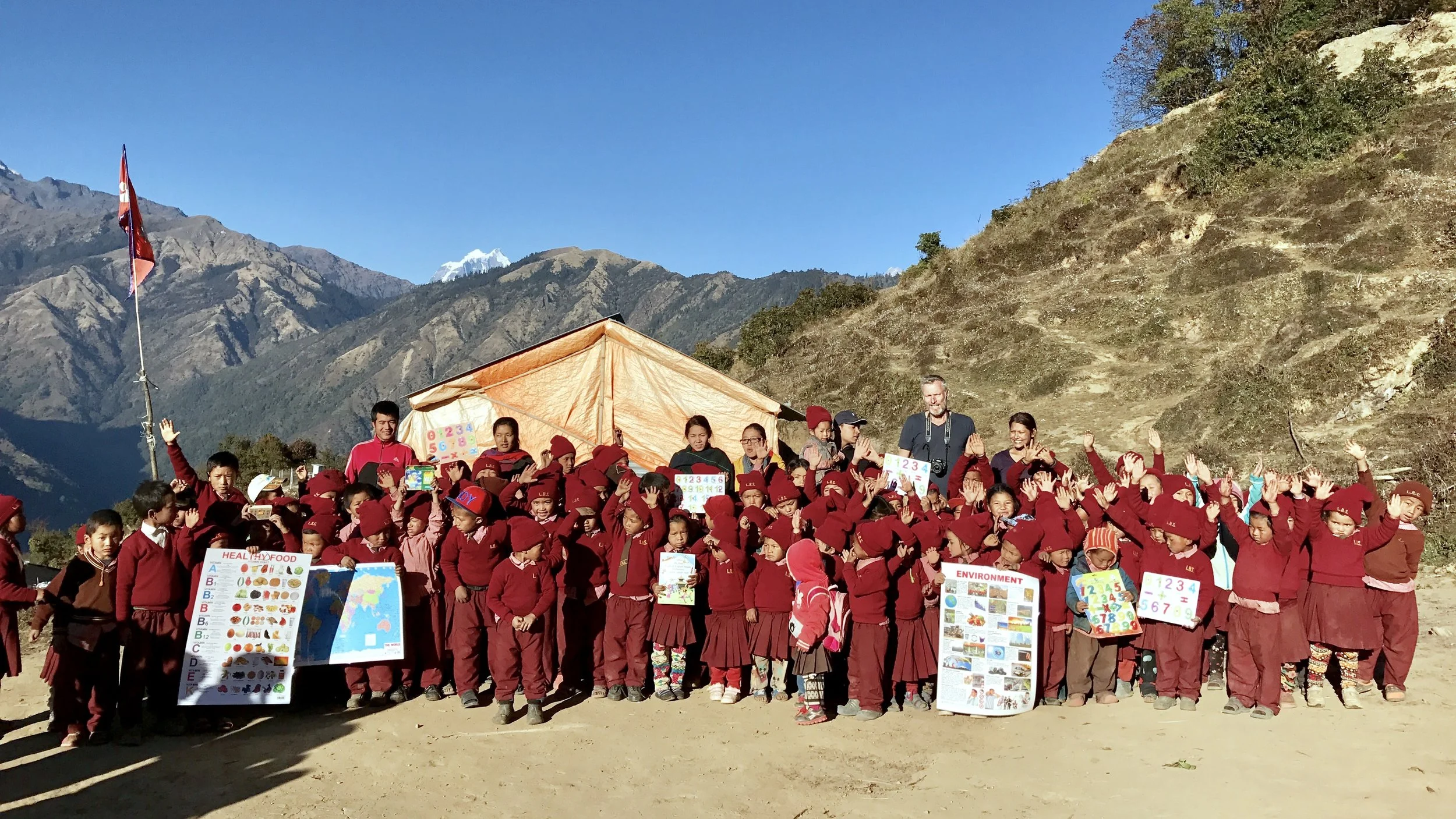 Group photo at the small primary school of Laprak, Gupsy Phaka.