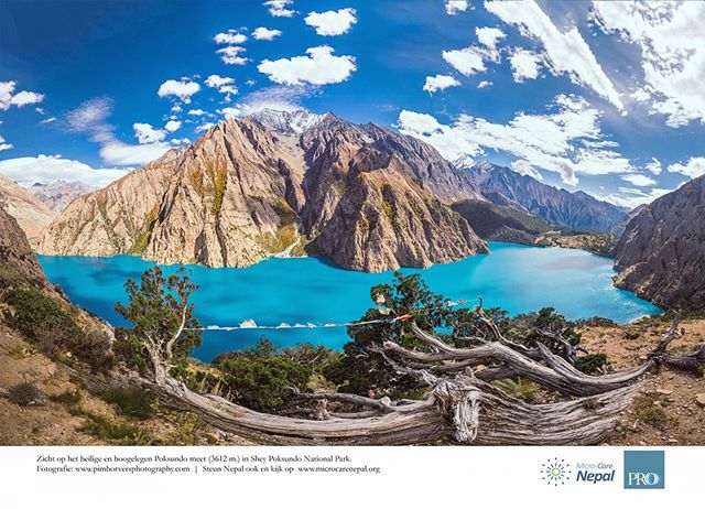 De nieuwe kalender voor 2020 is er weer! Hier de foto voor januari, het Poksundo meer in Dolpo op de grens met Tibet. Help en beste de kalender nu op: http://www.microcarenepal.org/nl/kalenders-2020