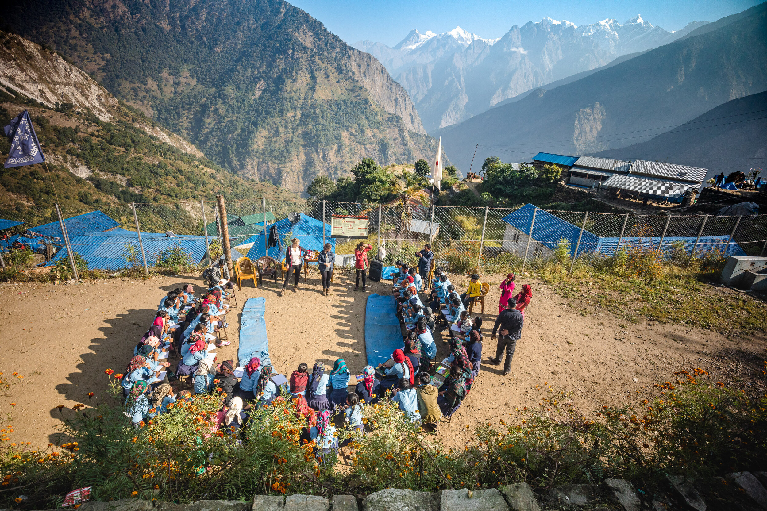   Ga mee als vrijwilliger en geef les op scholen   Kom naar Nepal en help   Lees hier meer  