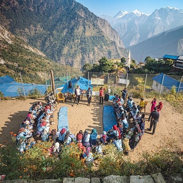 We hebben het afgelopen jaar weer drie zeer geslaagde vrijwilligers reizen gehad. Ook mee op avontuur als vrijwilliger in Nepal? Dat kan en we plakken er een hele mooie trekking aan vast! Meer info op de website: http://www.microcarenepal.org/nl/reis