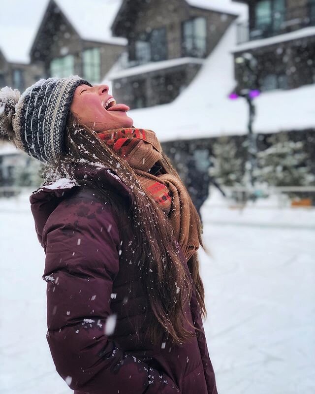 It was being all wintery and pretty, and I shamelessly asked @m_valentinoo to take my photo. A guy standing near us asked &ldquo;Have you ever seen snow before?&rdquo; Me: Uh&hellip;yes?
Him: You&rsquo;re just acting like it&rsquo;s your first time i
