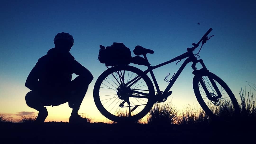 The sunsets out at Pencarrow can be pretty epic...when it's not raining of course 😄 👌🚴&zwj;♀️

#wildfinder_nz #pencarrow #sunset