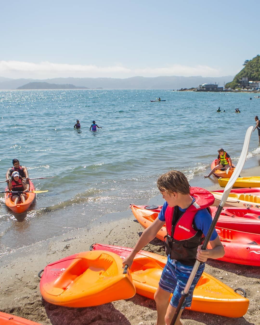 looks like it's going to be a great weekend!☀️where will you explore? 🛶🚴🚶🏼&zwj;♀️for inspiration &amp; to book check out: www.wildfinder.co.nz

📷 photo credit: Jeff McEwen Capture Studios

#daysbay #wildfinder_nz #weekend