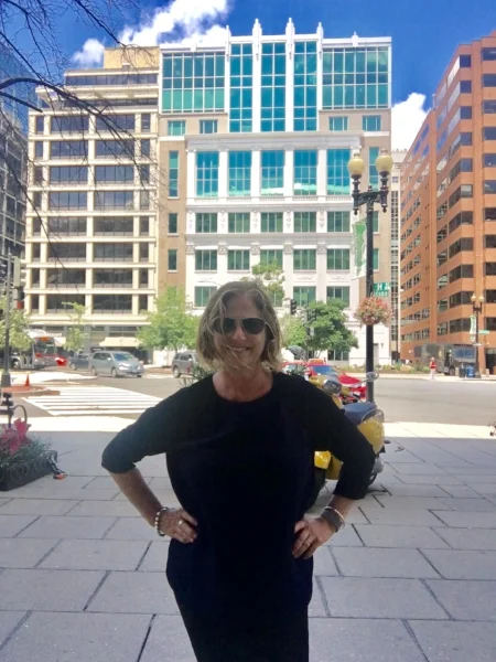 Lunchtime in downtown D.C. This time I walked to FroZenYo, a favorite destination.