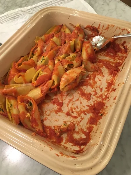 I'm serving these amazing pumpkin stuffed shells the night before the annual Thanksgiving Turkey Chase 10K and 2 mile fun run/walk. 
