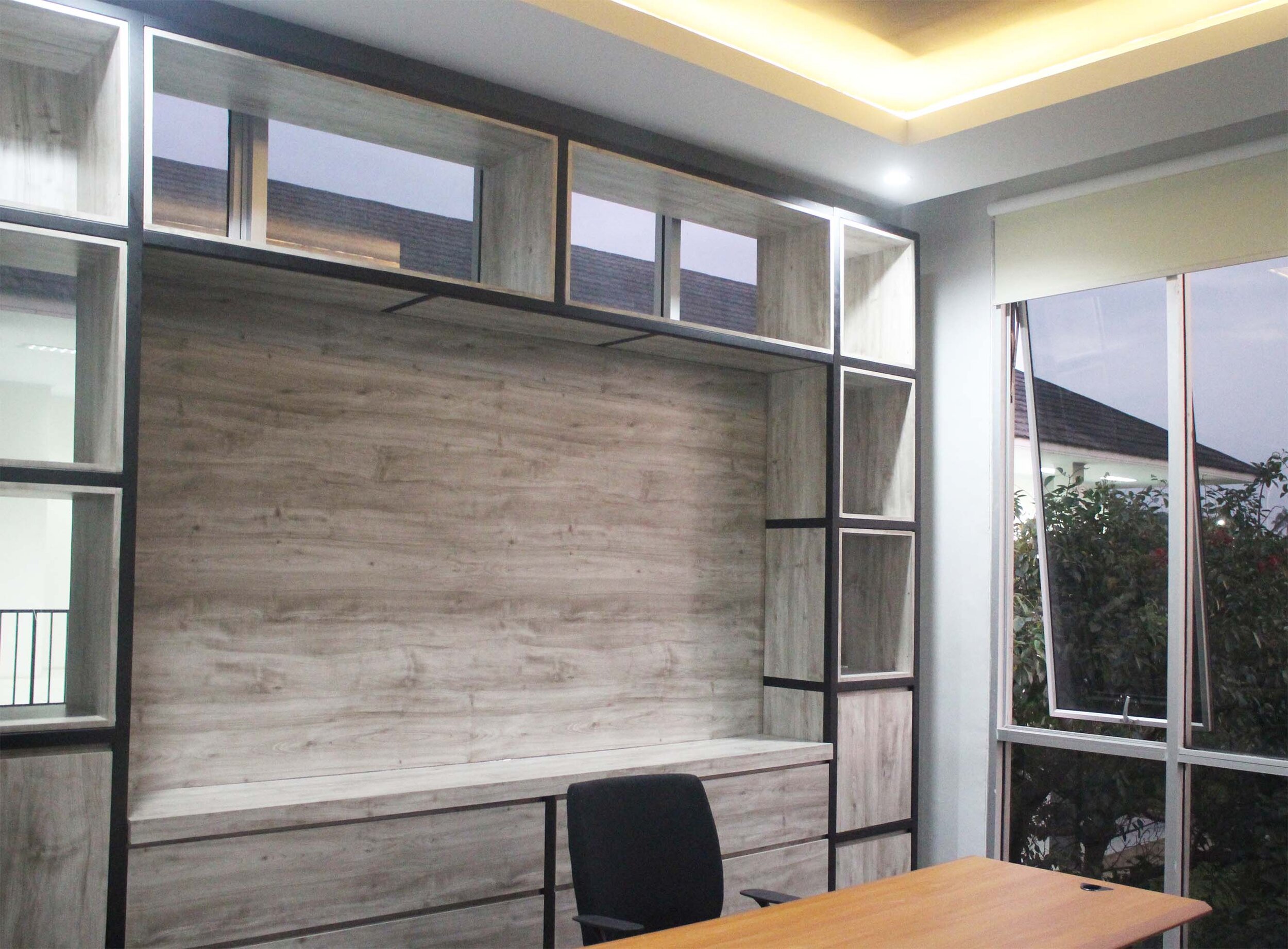 Iron Frame Backdrop &amp; CabinetFinishing Wood Laminate