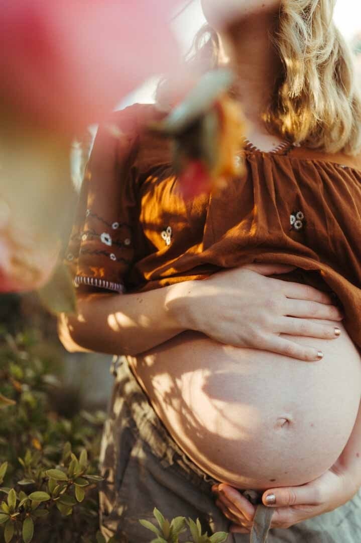 Did you know I specialize in maternity sessions? I think there's nothing more beautiful than a glowing mama-to-be. (Even if you don't FEEL glowing, I make sure you do.)
