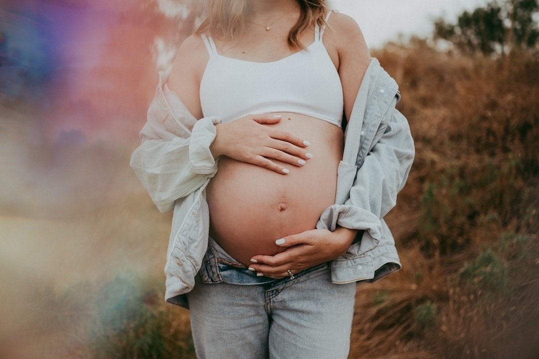 It&rsquo;s bump season! If you&rsquo;re wondering if you should do maternity photos, the answer is yes! 
⠀⠀⠀⠀⠀⠀⠀⠀⠀
&ldquo;Kate was not only super personable and made us feel very comfortable during our maternity shoot but also made it special as she 