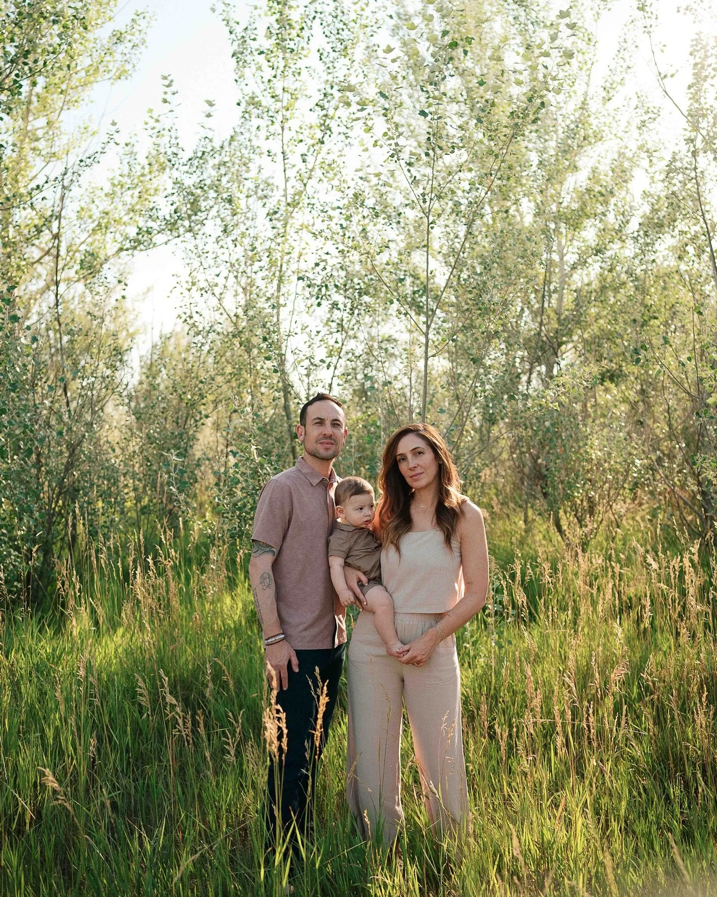 It was such an honor to photograph this beautiful family and to celebrate the life of their daughter, Ellie, who was tragically taken too soon. Her spirit lives on through @belikeellie , a movement dedicated to spreading kindness in her name. Please 