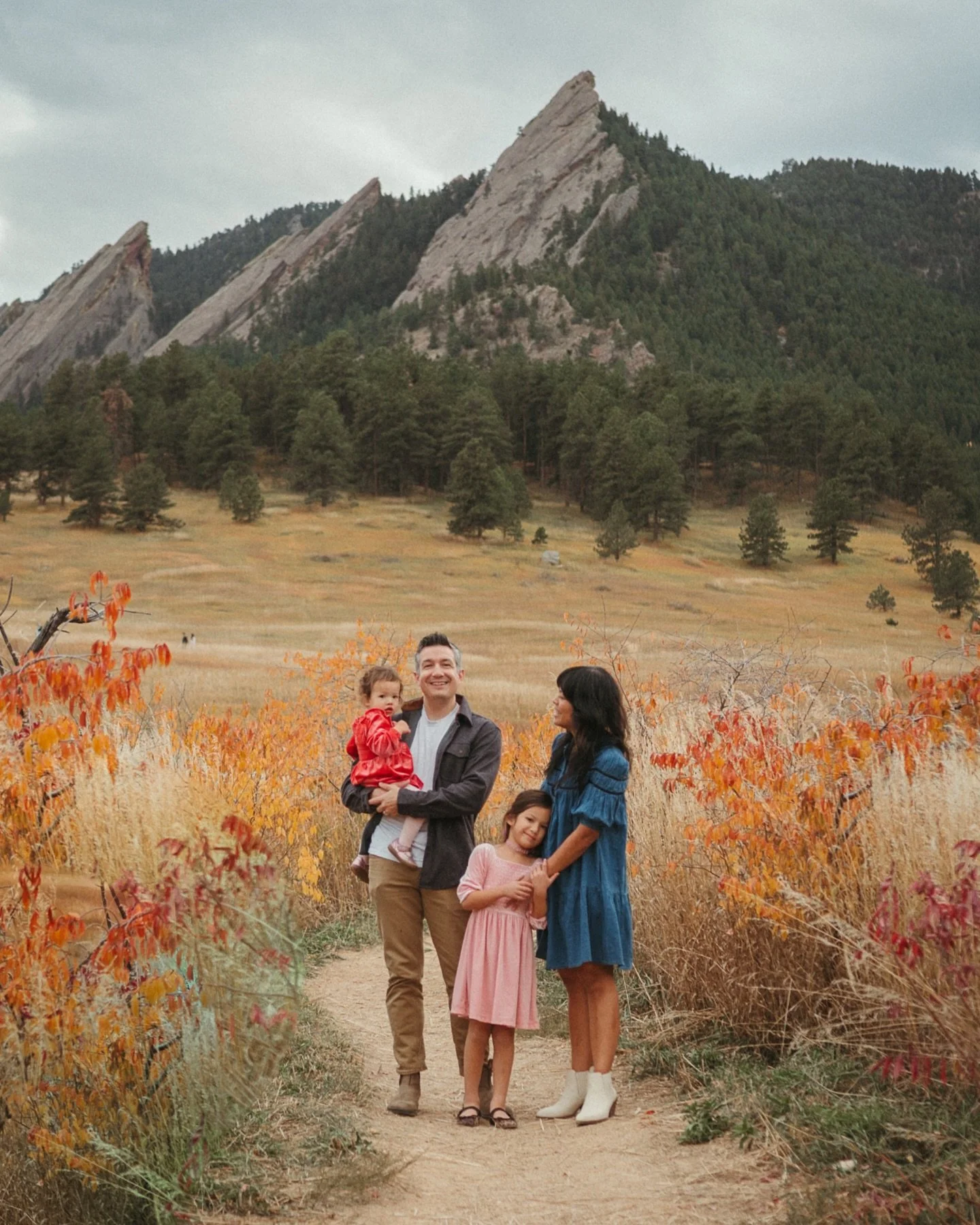 What a busy 📸 fall! I enjoy photographing each and every one of you. If you forgot to book something, fear not- I am taking limited sessions from here on out, and you can find me via my website! Stay tuned for a new website in the new year. 

📸

Ou