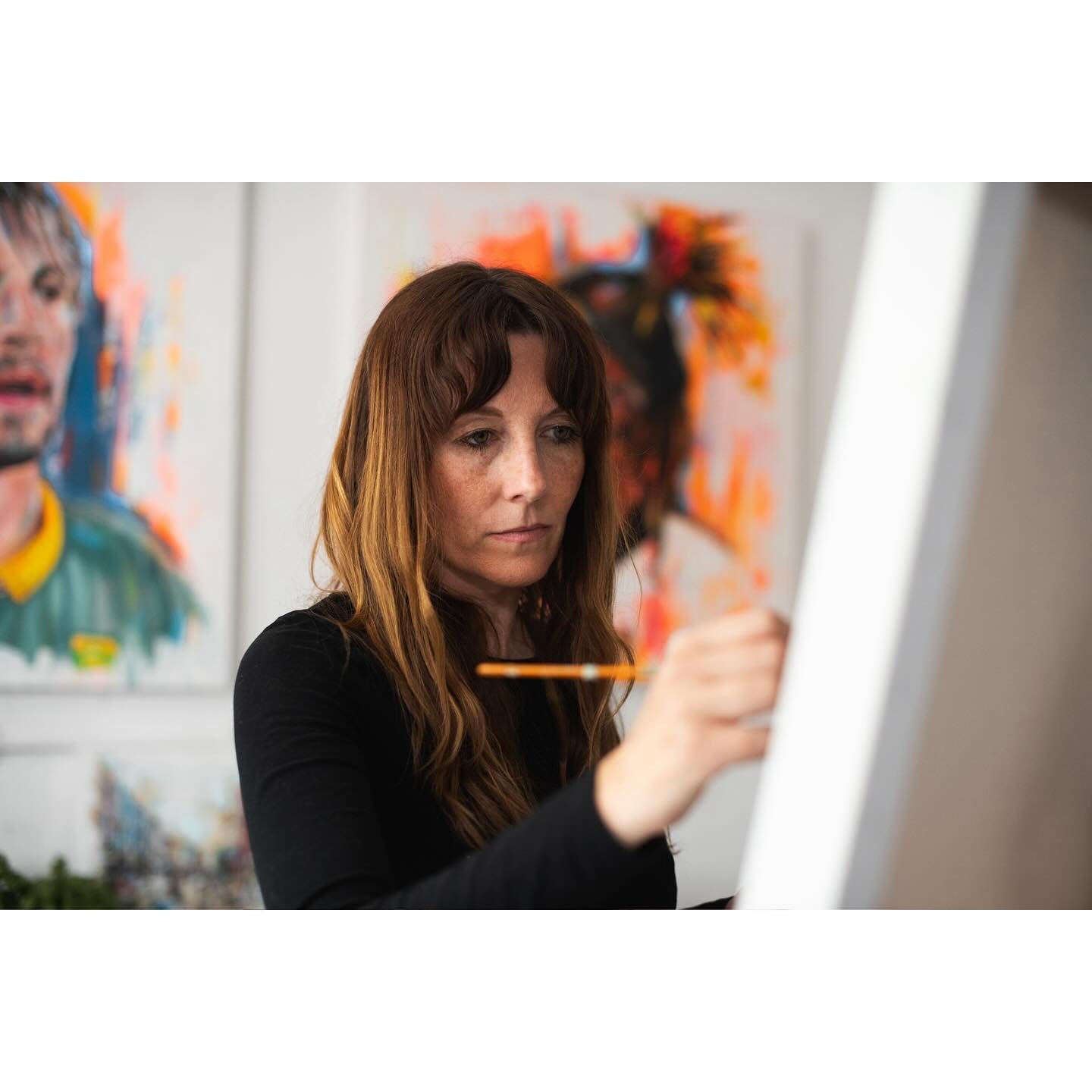 A few weeks ago I had the pleasure of joining @leannegilroyartist in her studio in Rugby to photograph her at work.

Leanne&rsquo;s paintings incorporate the use of a variety of textures and colours in multiple layers to produce striking portraits of