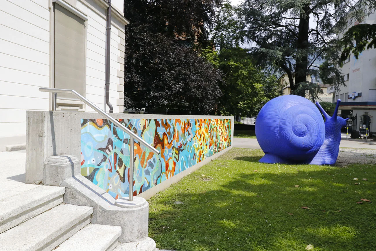 Fotomontaggio: #VENUS applicato sul parapetto di Villa Carmine a Lugano, dim. lunghezza metri 10.