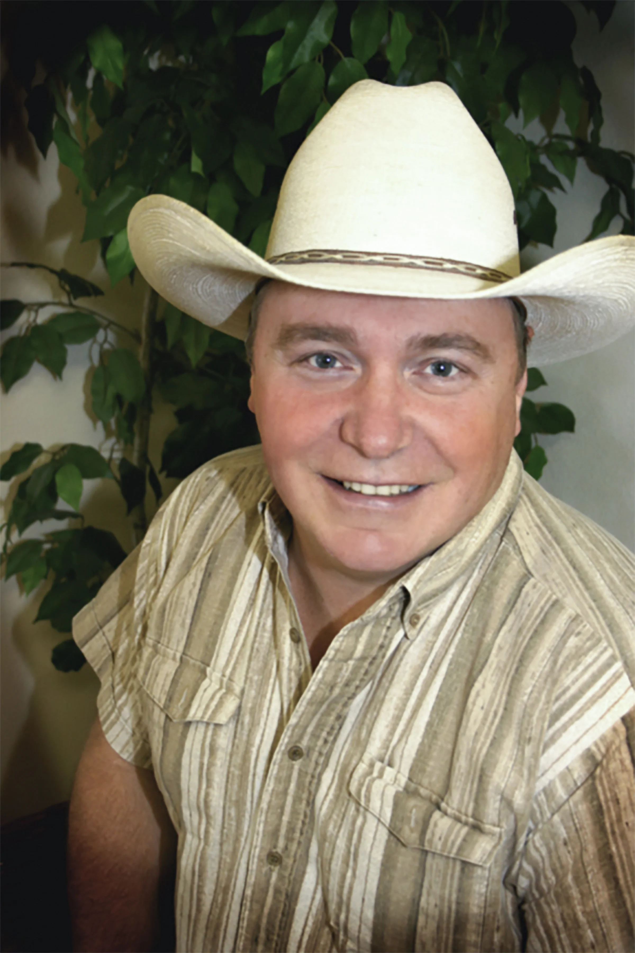 JIM LEACH Director of Operations ____ With over thirty years of experience in the hospitality industry, Jim Leach has managed all aspects of hotel renovation projects ranging from FF&E installations to full scale hotel renovations and ground-up construction. Jim's expert construction knowledge provides him the ability to direct all field operations on multiple projects, simultaneously. He currently oversees all daily operations for each individual project order to ensure that every renovation is successfully completed on time and under budget.