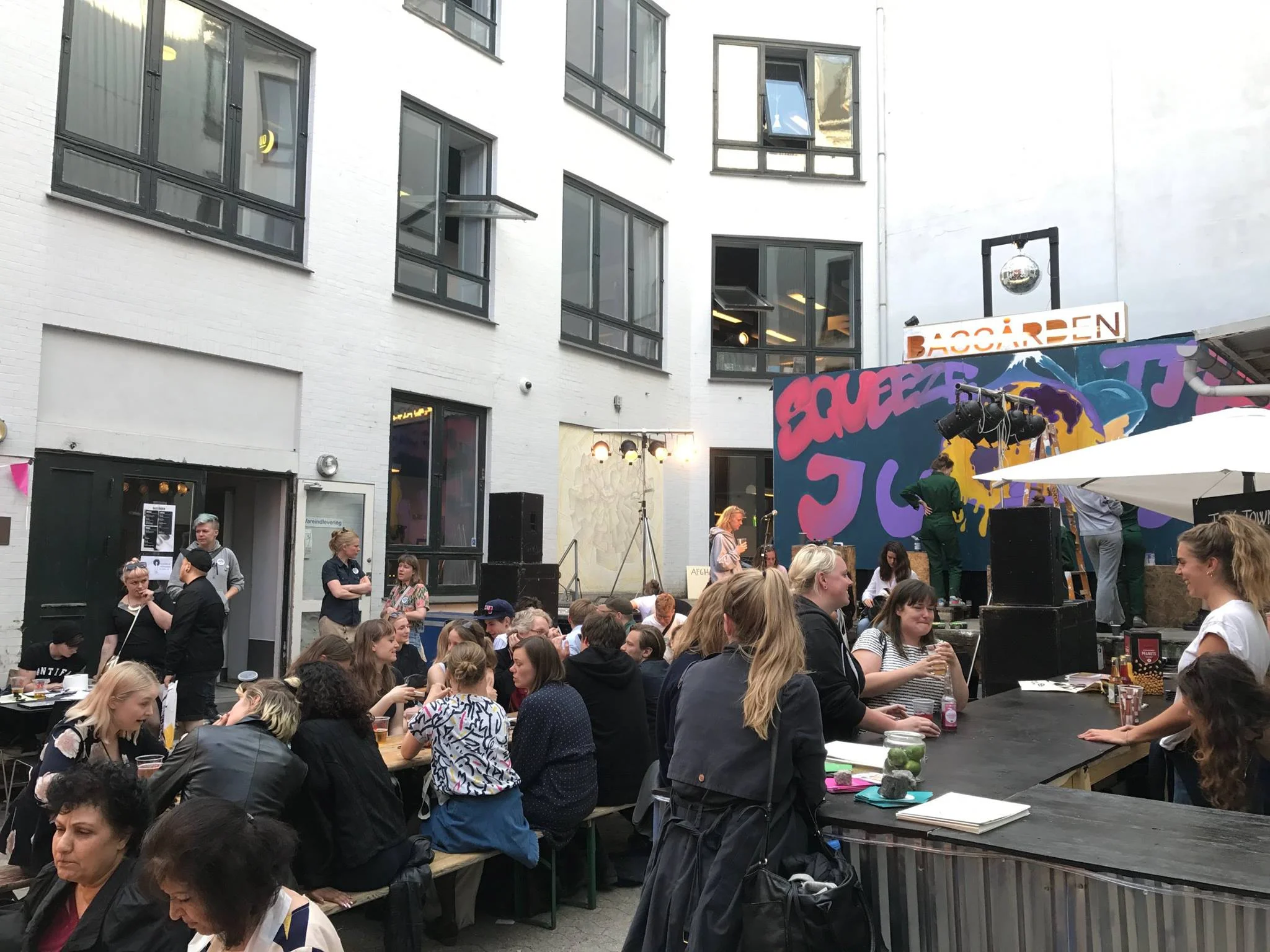 Bakgården til Københavns Hovedbibliotek under debattfestivalen Talk Town.