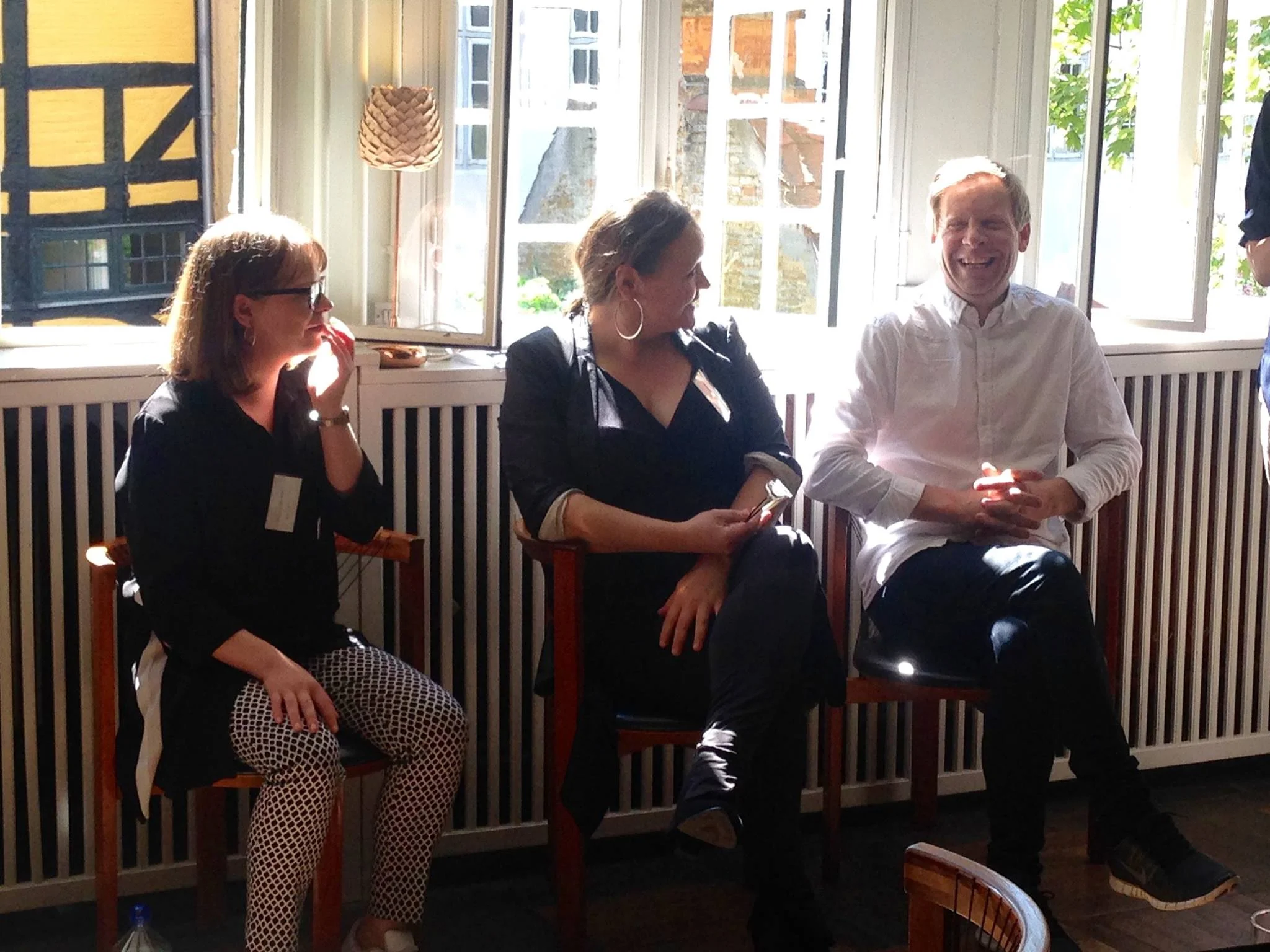 Spørsmålsrunde etter første temabolk om rollemodeller. Fra venstre Victoria Johnson, sjef for digitalt, marked og kommunikasjon hos Sound and Music i England, Guro Kleveland i Kulturtanken og Balansekunst, og Rune Rebne, komponist, lektor ved Norges musikkhøgskole og leder for ”Jenteprosjektet Komposisjon”, om å få flere jenter inn i komposisjonsfaget. Rune Rebne var prosjektleder og trener for Norges Skiforbunds "jenteprosjekt", som både skal ivareta jentene som allerede hopper på ski og de som har lyst til å starte med skihopping. Vi hadde for få år siden rundt et snes kvinnelige skihoppere i Norge. Nå har vi over tusen.