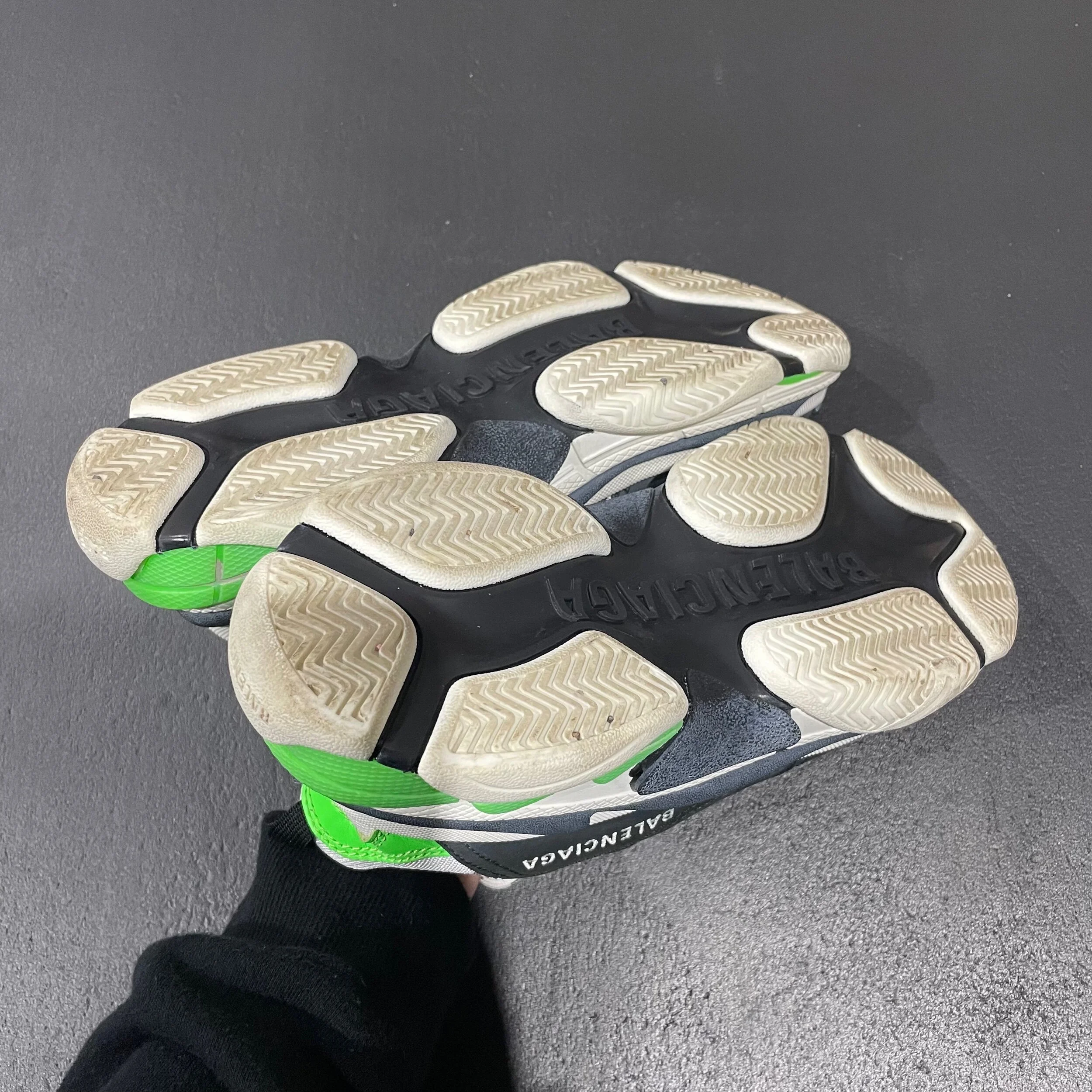 E3E4FE76-60AF-4ADD-B048-BBD649B7AAD4