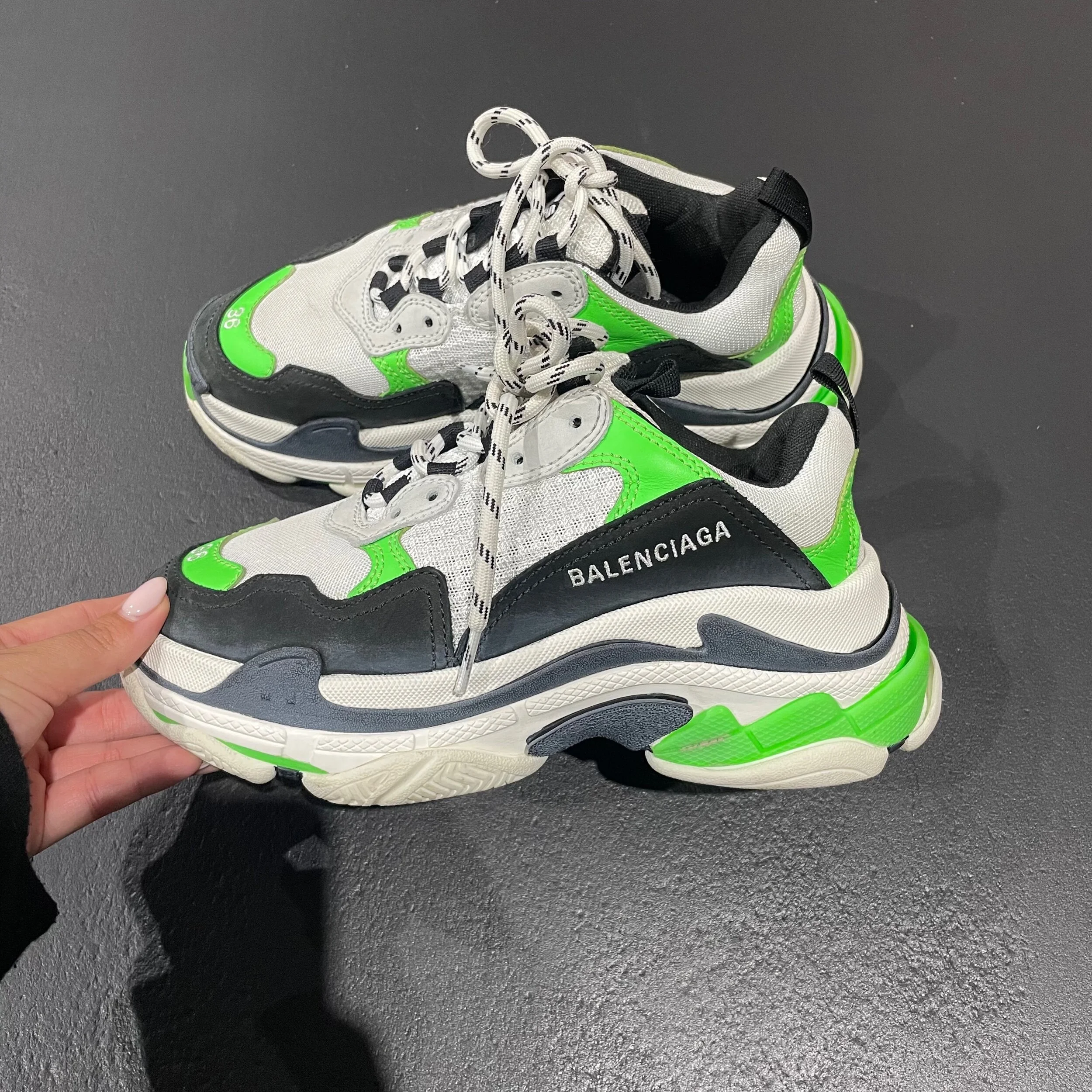 B8DEDD9A-4F0D-423E-AD85-D922C421DE31