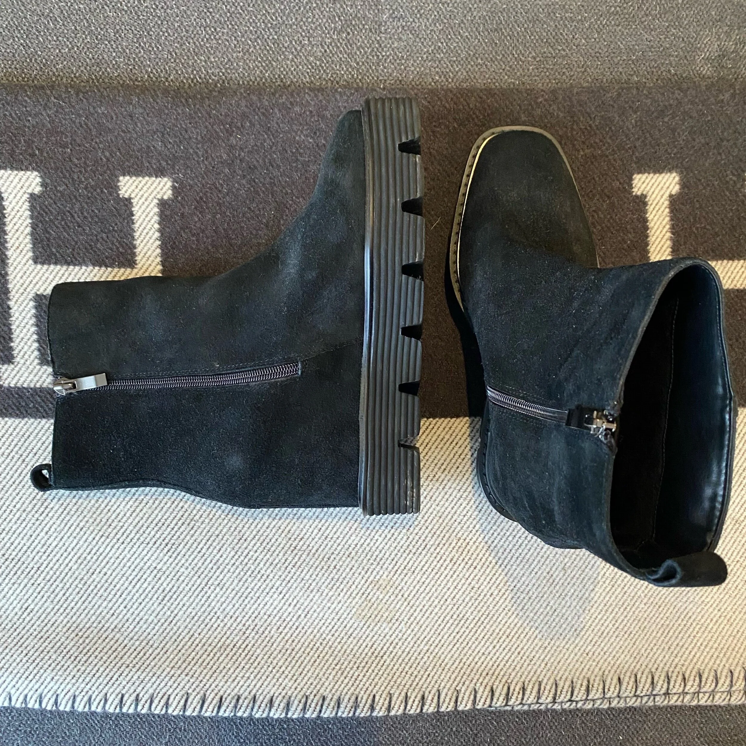 F8902D88-0F11-489B-869E-79539FF35CE8