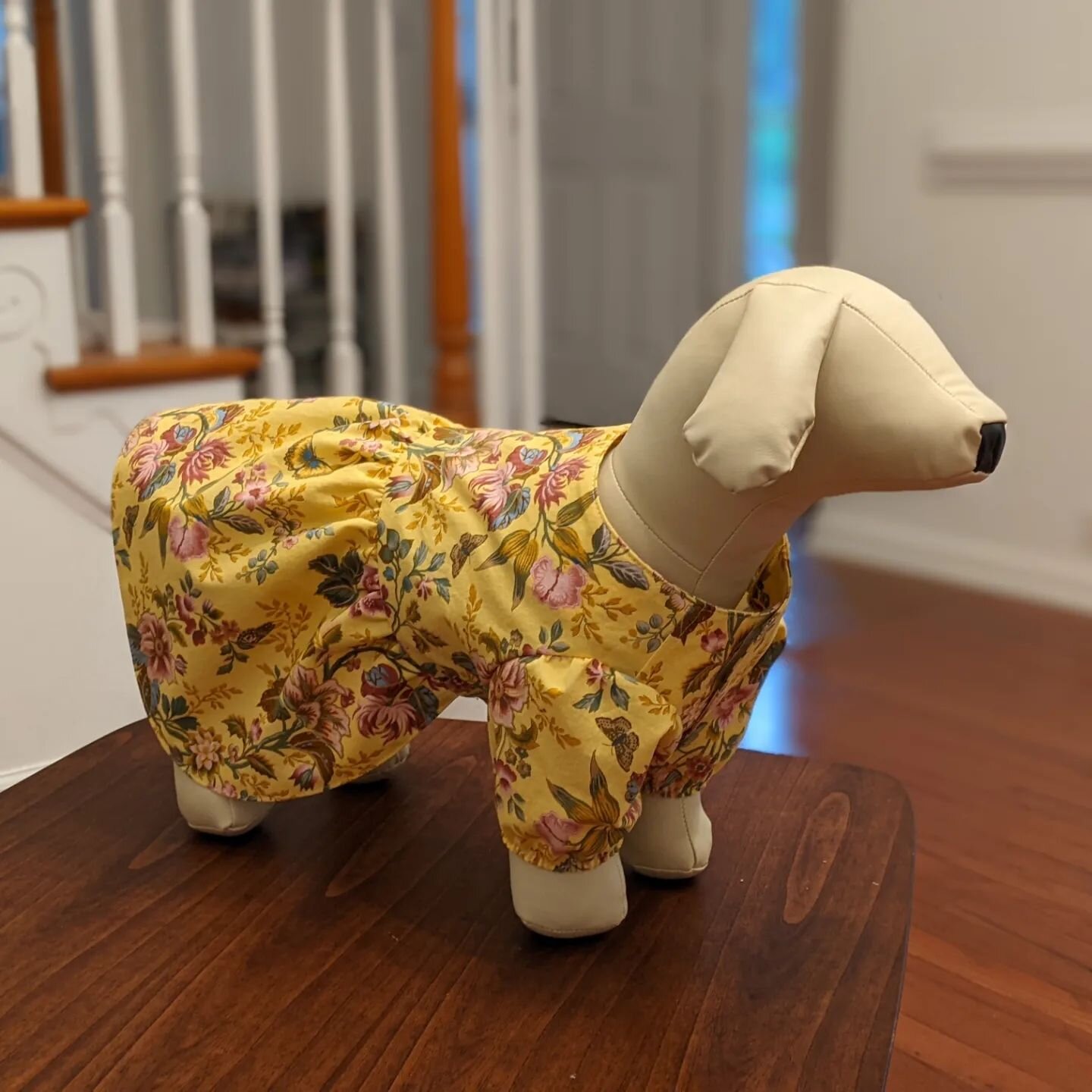 The sunny yellow puff-sleeve doggie dress is complete!  Shown with a coordinating white pinafore made out of a darling cotton eyelet fabric.  I'm completely addicted to sewing cute dog clothes now, so I'll have several on offer at my booth at next Sa