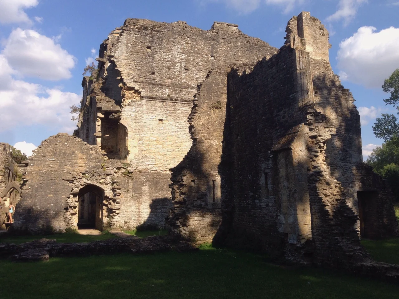 A glimpse at the Lovell Hall ruins - but now you know where it is, ssshhhhh!