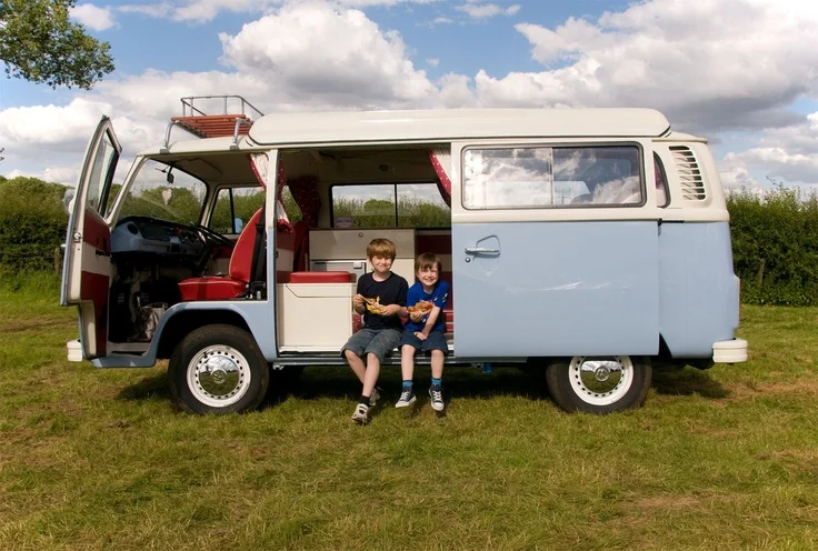 Picnic teas in the green fields of Oxfordshire