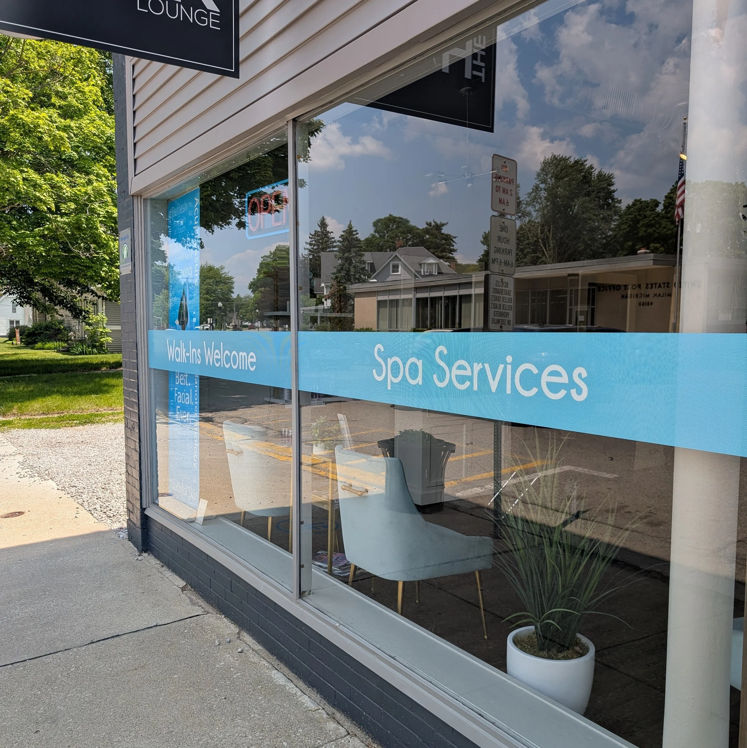 Make a Bold First Impression with Custom Signs &amp; Graphics