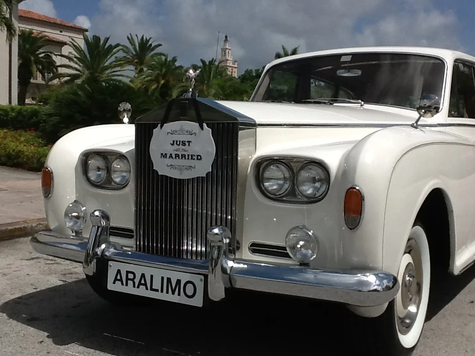CLASSIC CARS — AraLimo