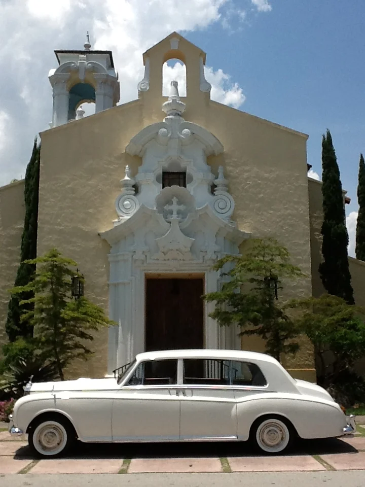 CLASSIC CARS — AraLimo