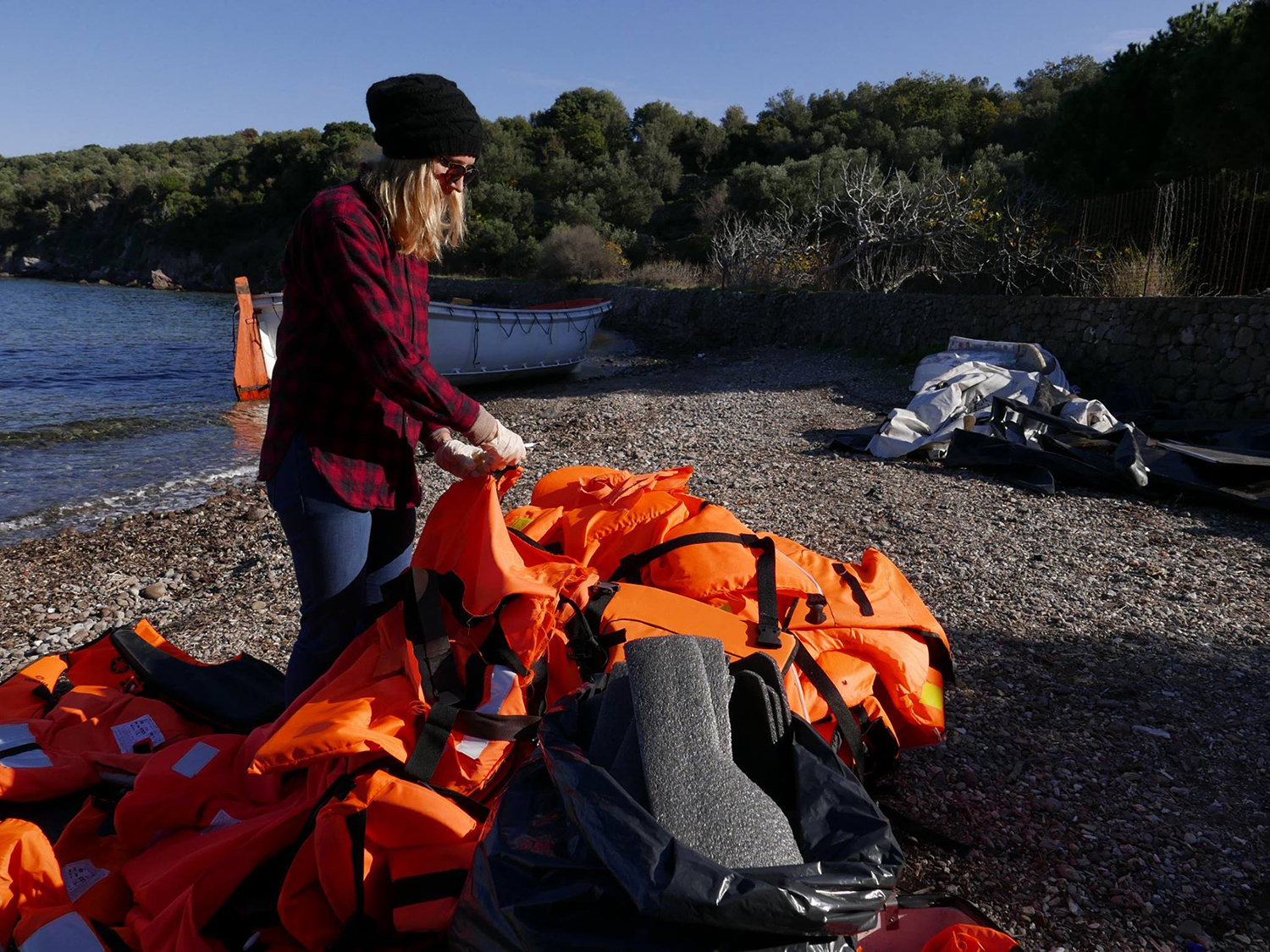 Aubrey Roemer deeconstructing life jackets at Skala Sikaminias, in Lesvos, Greece, 2015. Photo courtesy of Nermin Ismail.