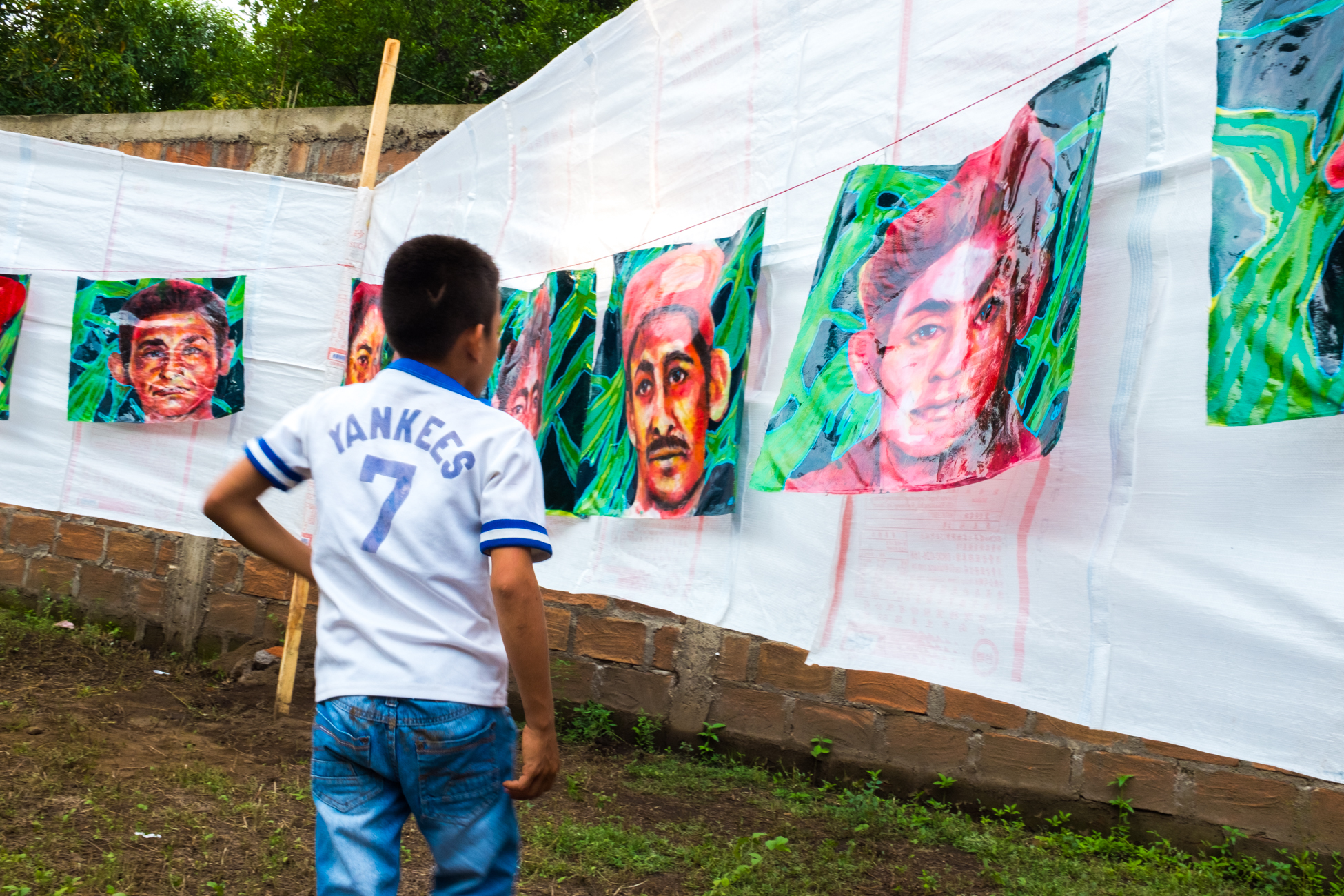 'Empalagoso (Saccharine): The Chichigalpa Portrait Project, 23 Memorial Portraits Installation' (2016) Image courtesy of Tom Laffay. 