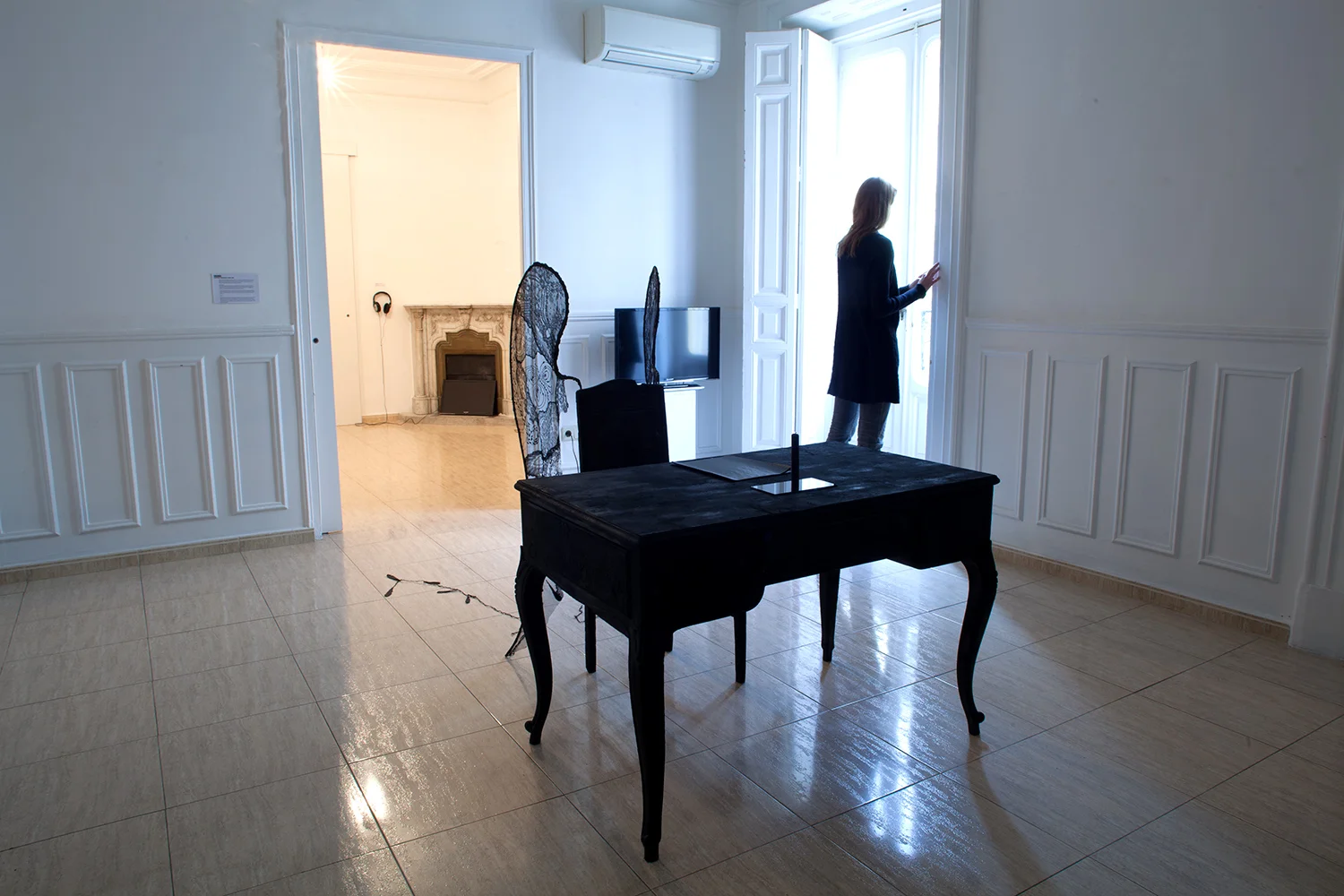 carlos mate-silence.jpg alt=carlos mate art installation silence