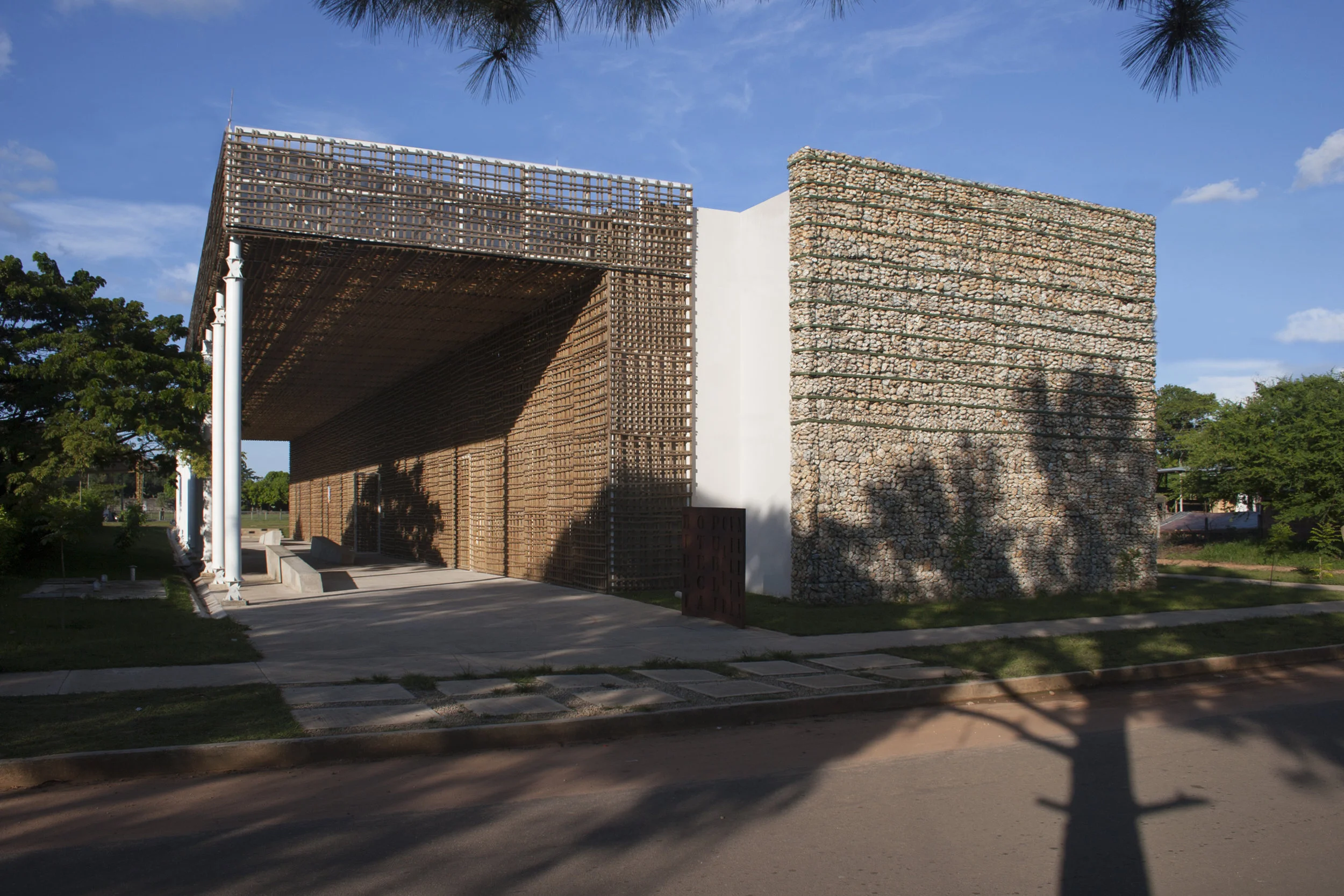 Villanueva 135-south elevation-© nicolás cabrera.jpg