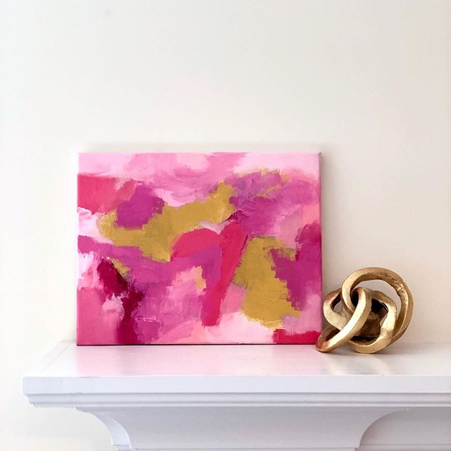 I love pink and gold! I love them separately and together. Earlier this week, someone told me my aura was pink, and she told me that without ever having seen my work. Did she make a lucky guess or is there something to it? 💕
.
DM me and I&rsquo;ll a