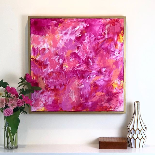 Someone told me my aura is pink. They might be right. 😉💕💐 Has anyone told you what color your aura is?
.
This oil painting is available on my website. Always feel free to DM me questions too!
.
#interiorlove #interiorstylist #myhomestyle #smmakeli