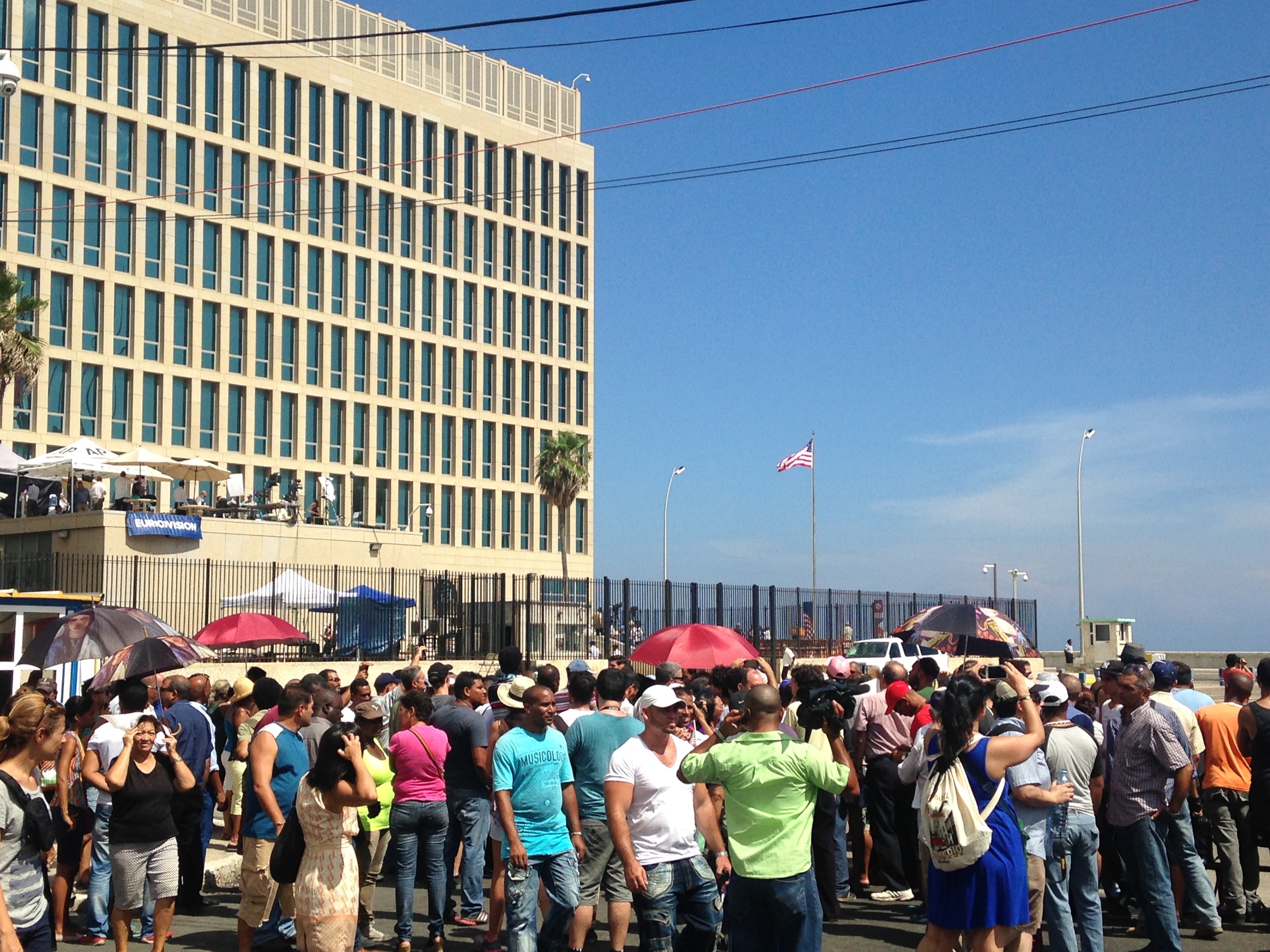 8.14.15 Crowd Outside U.S. Embassy in Havana for Flag Raising Ceremony