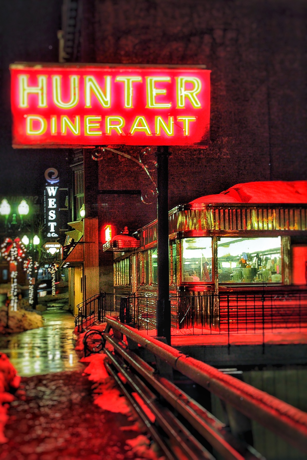 Hunter Dinerant Outside Sign