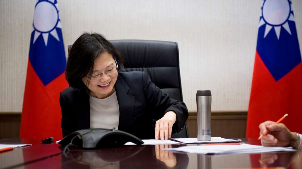 President Tsai Ing-wen of Taiwan (ROC) speaking to President-Elect Donald Trump by telephone in early December. Taiwanese Americans have been both excited and apprehensive after the event . They are worried about China's aggression and fear that Trump might treat the democratic island as a "bargaining chip." (Photo: SCMP )