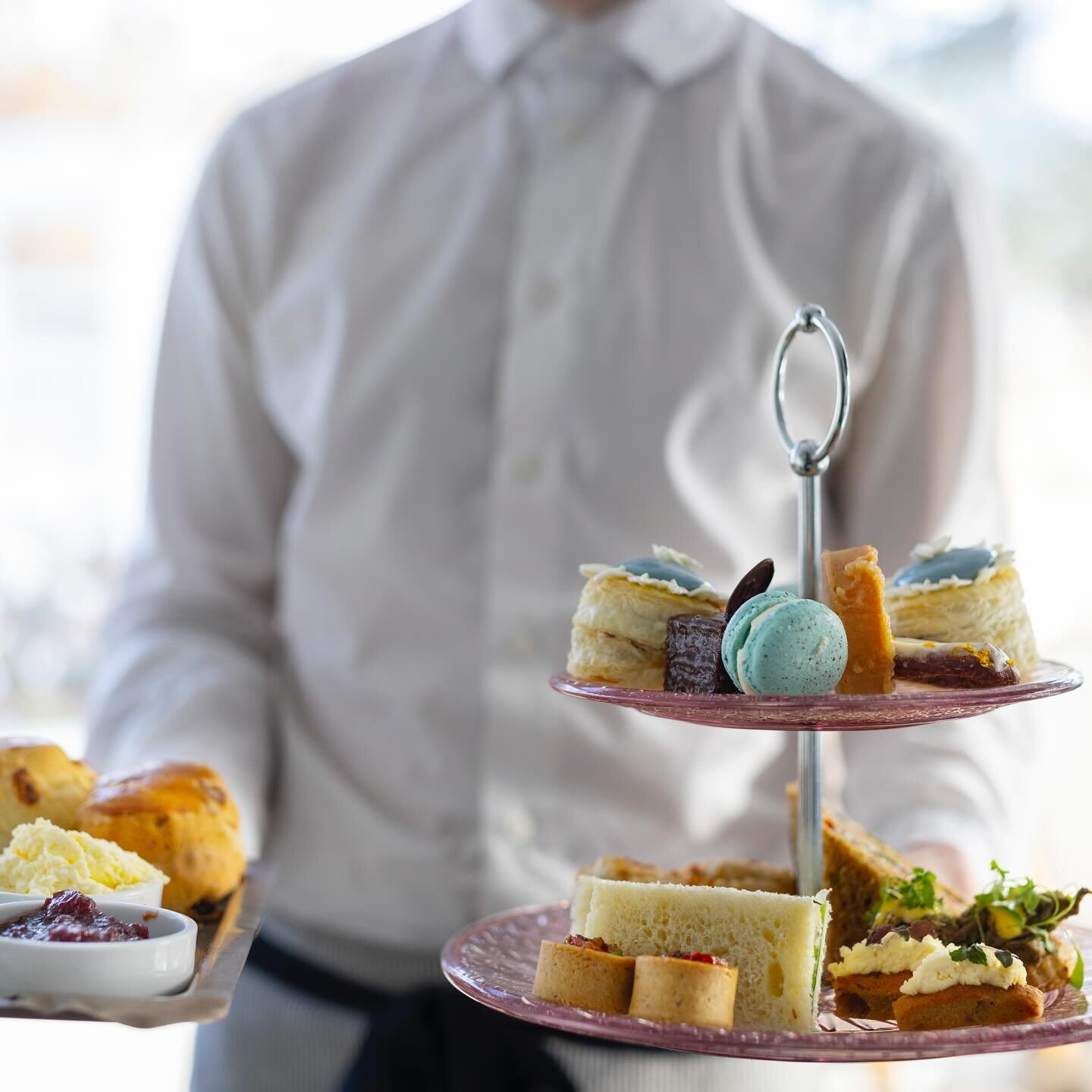 Easter Tea Time! Book your Afternoon Tea for the Easter weekend ~ Good Friday, Saturday and Easter Sunday from 1-4pm. 
🍋 Lemon &amp; Blueberry Tarts
🥒 Cucumber &amp; Cream Cheese Sandwiches 
🥧 Mini Chicken Pot Pie
🪺Robin Egg Macarons 
&hellip; an