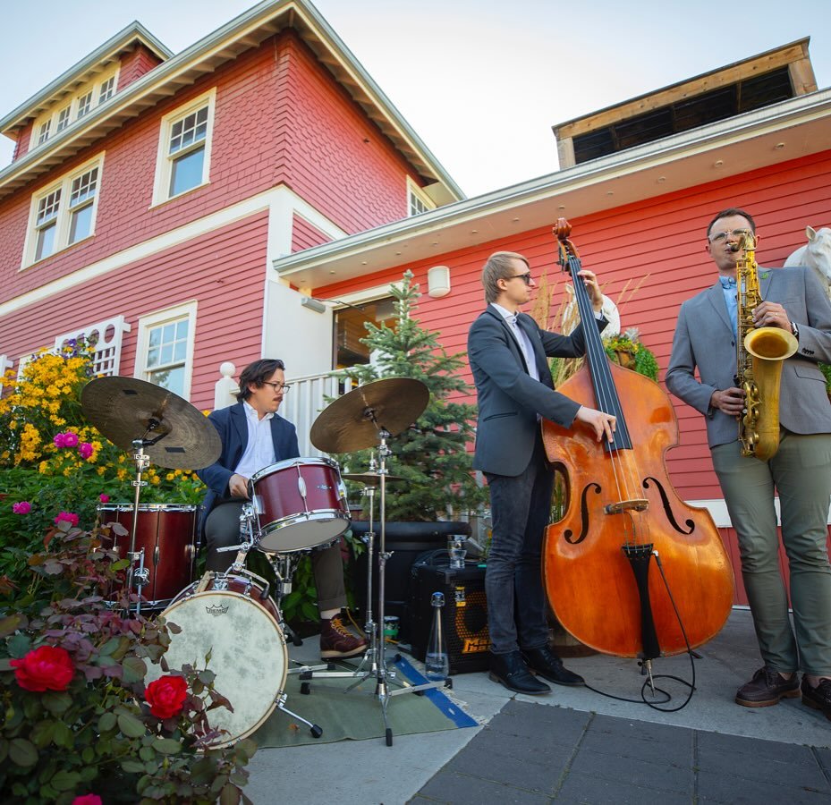 JAZZ IN THE GARDEN is back! 🎷 Every Wednesday starting May 15th, immerse yourself in the soulful rhythms of The Nathaniel Chiang Trio surrounded by the blooming garden florals and cityscape views on our patio. Enjoy our full a la carte dinner menu a