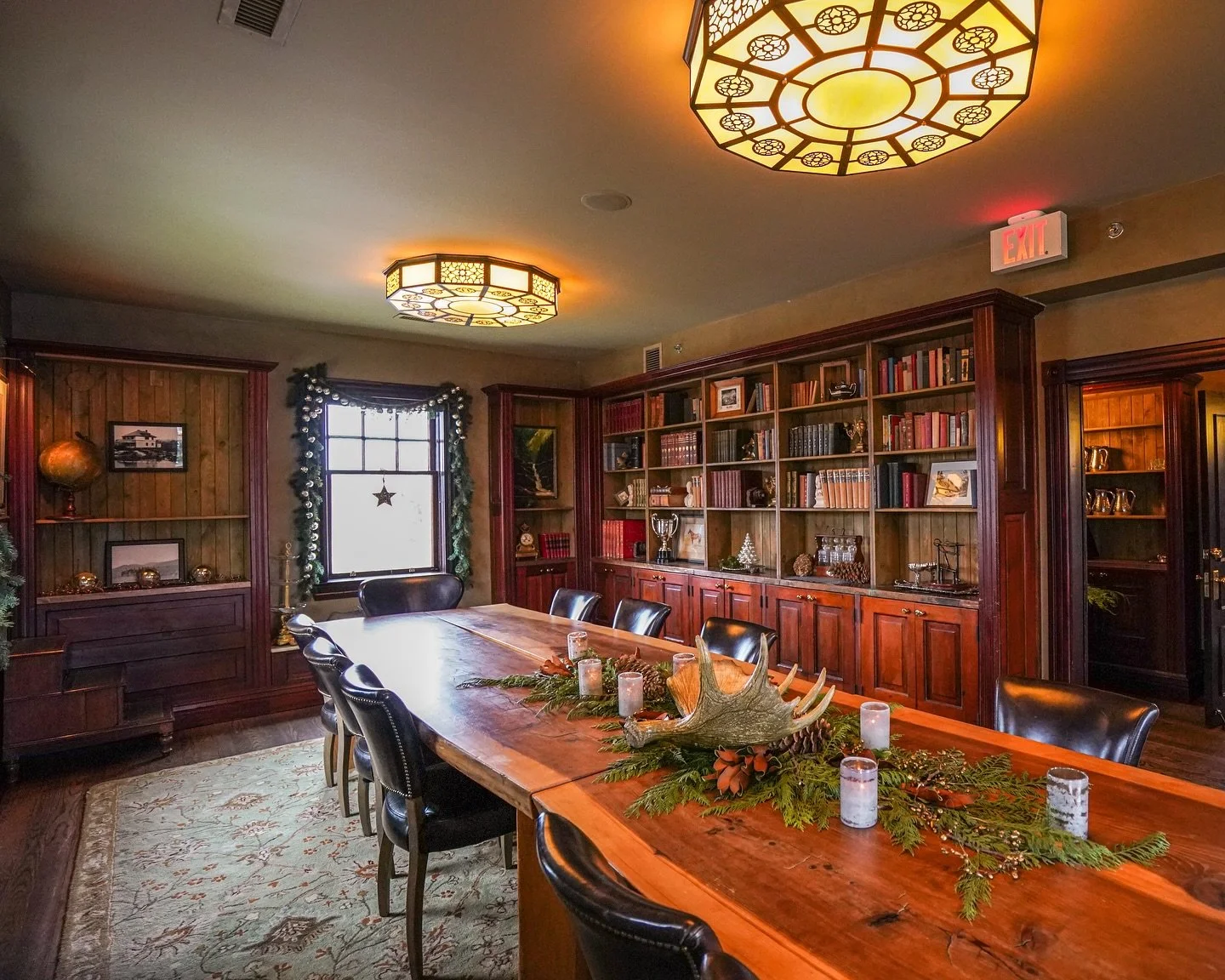 Step into Deane&rsquo;s Library, a cozy hideaway tucked upstairs above the Verandah, perfect for team lunches, milestone moments and weekday celebrations. From sunlit lunches to leisurely mid-day toasts, we offer multiple private rooms to welcome gro