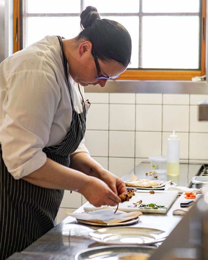 We&rsquo;d like to introduce you to Jessica Stapley, @deanehouseyyc&rsquo;s Chef de Cuisine, leading the kitchen since October. Chef Jessica brings vibrant energy and refined technique to our new menu. 
A SAIT Culinary graduate, her journey includes 