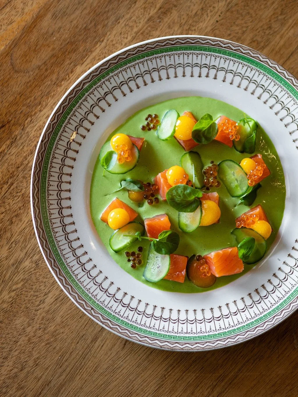 A must try crudo dish, new on our menu. Vibrant Alberta rainbow trout, pops of trout roe, Galimax cucumber, peppery Lyalta Gardens watercress and a buttermilk emulsion, finished with rich confit egg yolk. 

#deanehouseyyc #crudo #yycfood #yyceats 
Ph