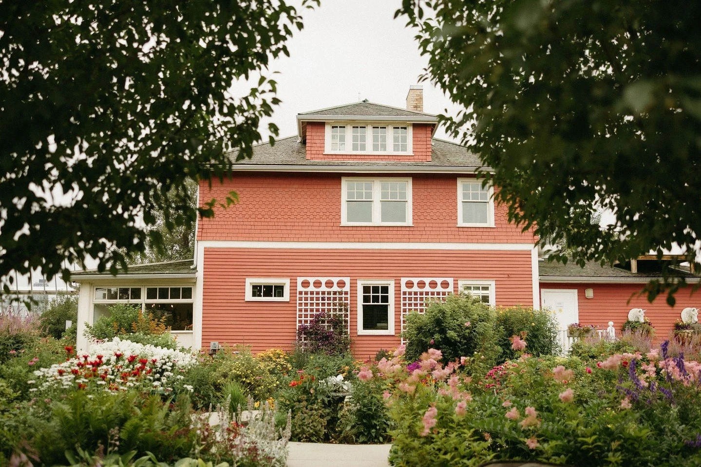 Where long weekends turn into long-remembered afternoons. 
Photo: @northofsummer.ca 
#deanehouseyyc #maylong #ininglewood #yycdining