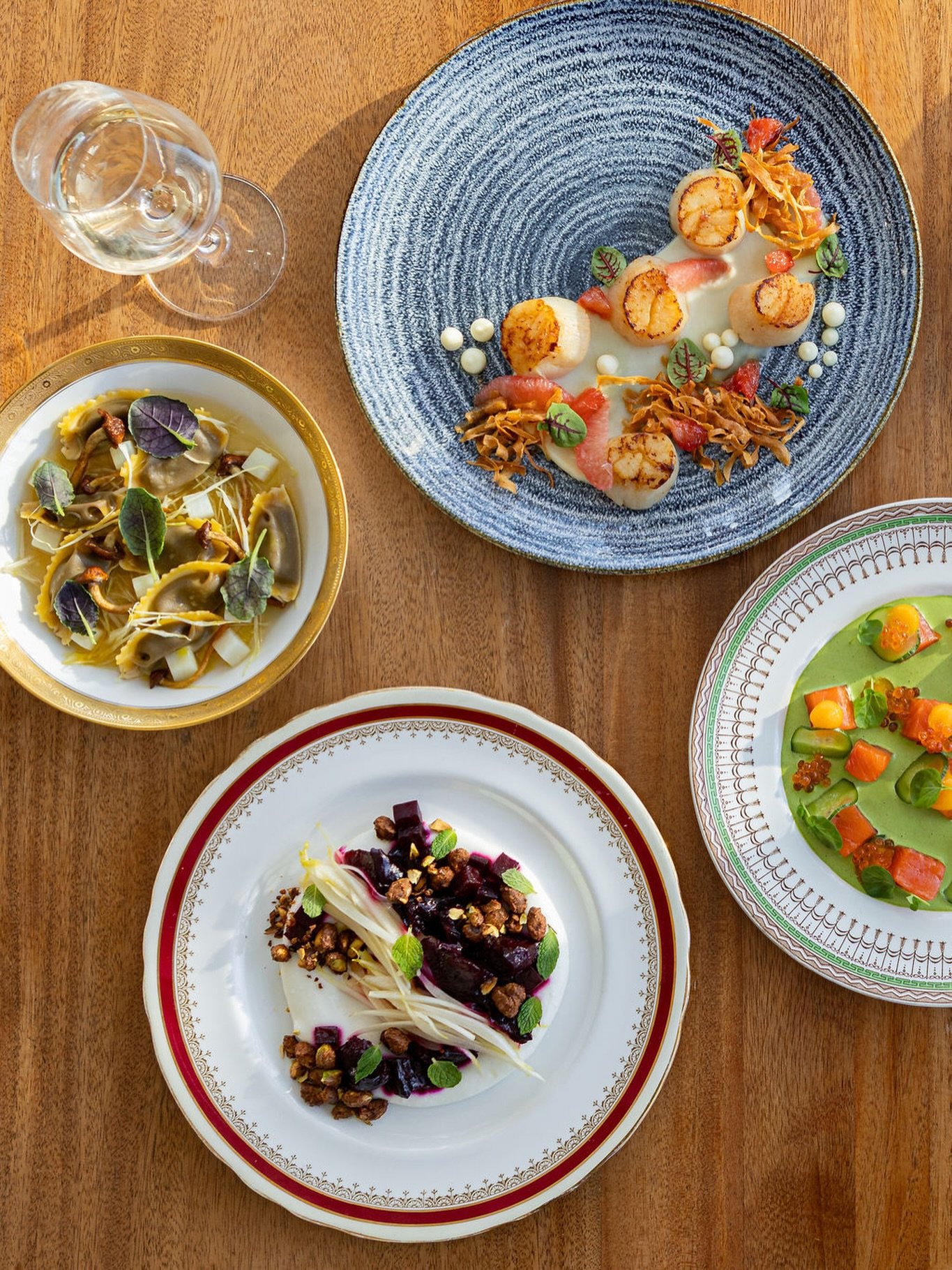 From midday sunlight to evening glow, our kitchen keeps the rhythm steady. Join us for lunch or dinner and settle into something delicious. Open Tuesday to Sunday. Lunch, Dinner, Weekend Brunch, Afternoon Tea, Happy Hour. 
#deanehouseyyc #yyceats #in