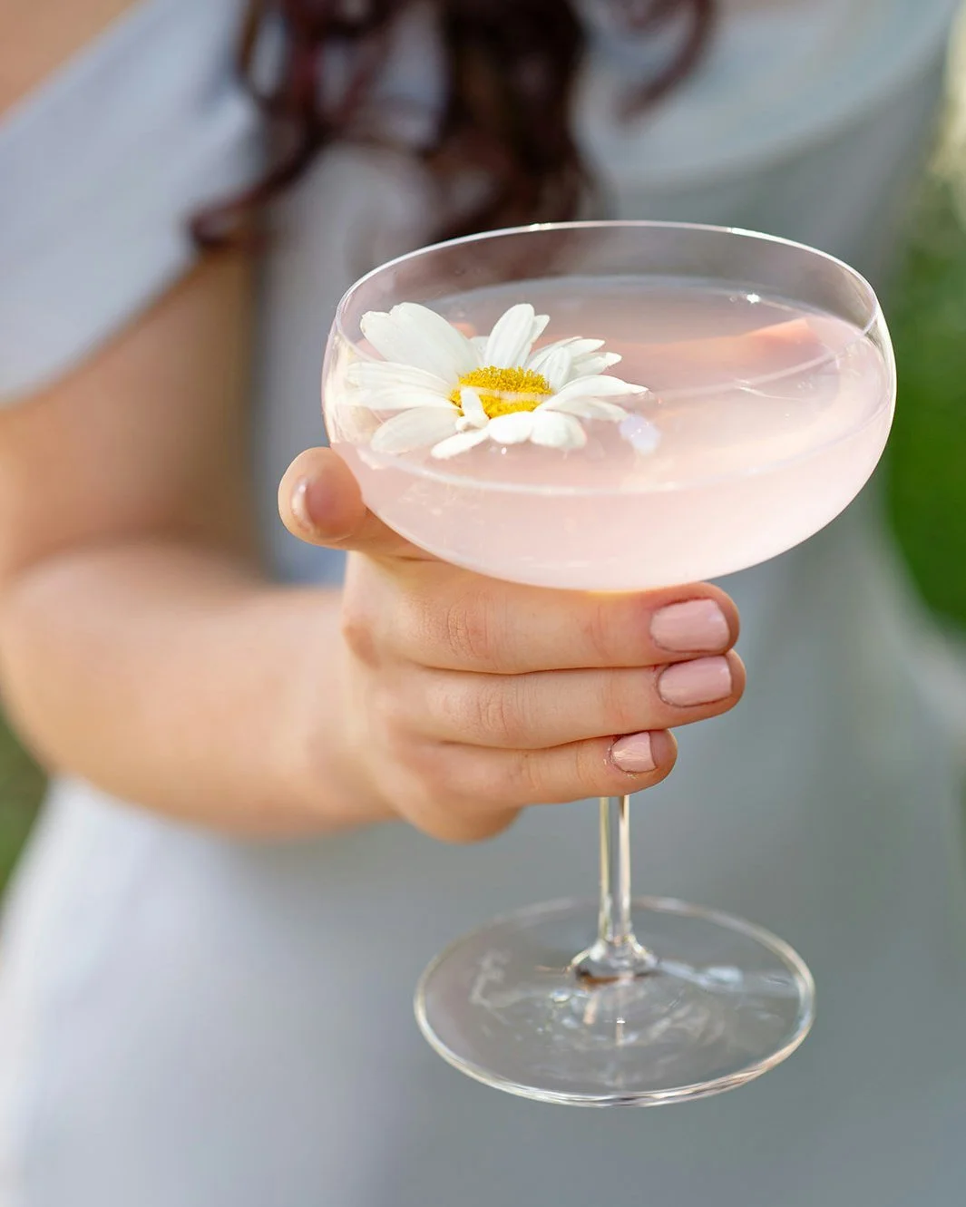 Sipping on floral bliss and enjoying garden views in full bloom. Cheers to serene moments, on our patio, in nature's paradise. 
Open Tuesday-Sunday for lunch, dinner, weekend brunch and afternoon tea. 
#deanehouseyyc #yycpatios #yyccocktails #yycsumm