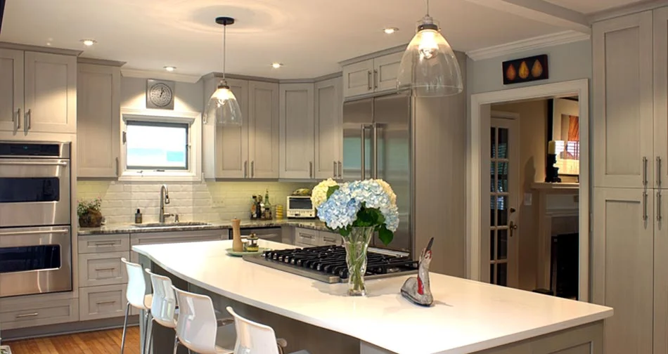 EUDORA CABINETS - HOMESTEAD MAPLE BRIGHT WHITE WITH BRUSHED GRAY GLAZE