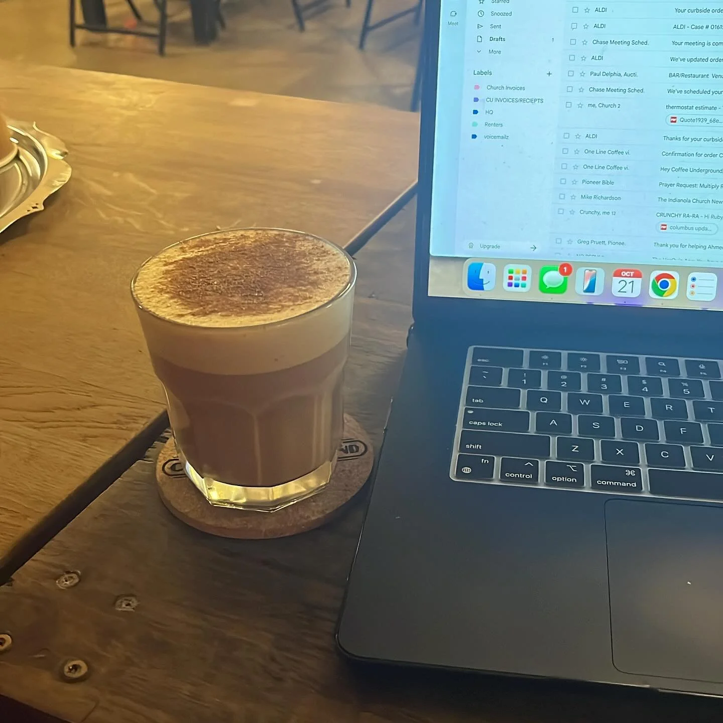 Cool fall mornings call for warm cozy drinks ☕️