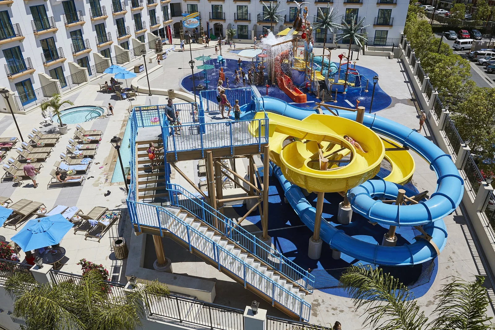 Courtyard Anaheim (LH2).jpg