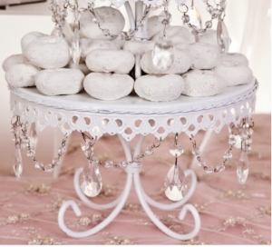 White Chandelier Loopy Cake Base