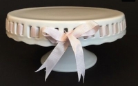 White porcelain cake base